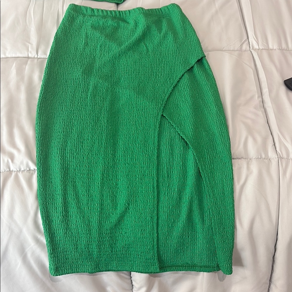 Green Ruffled Women's Top - Picture 2 of 2
